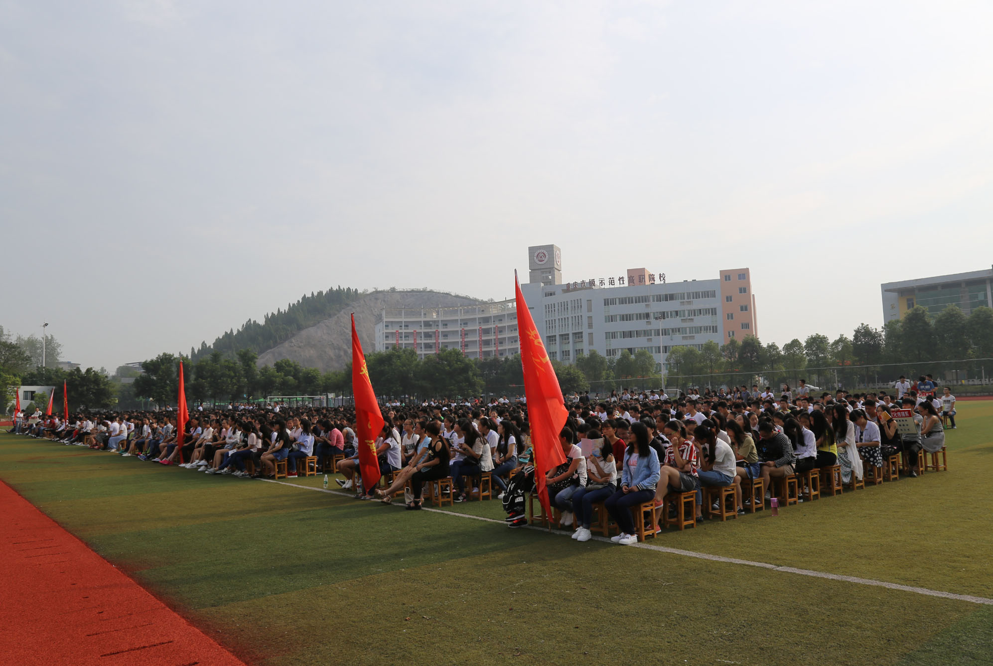 学院隆重举行2016级新生开学典礼