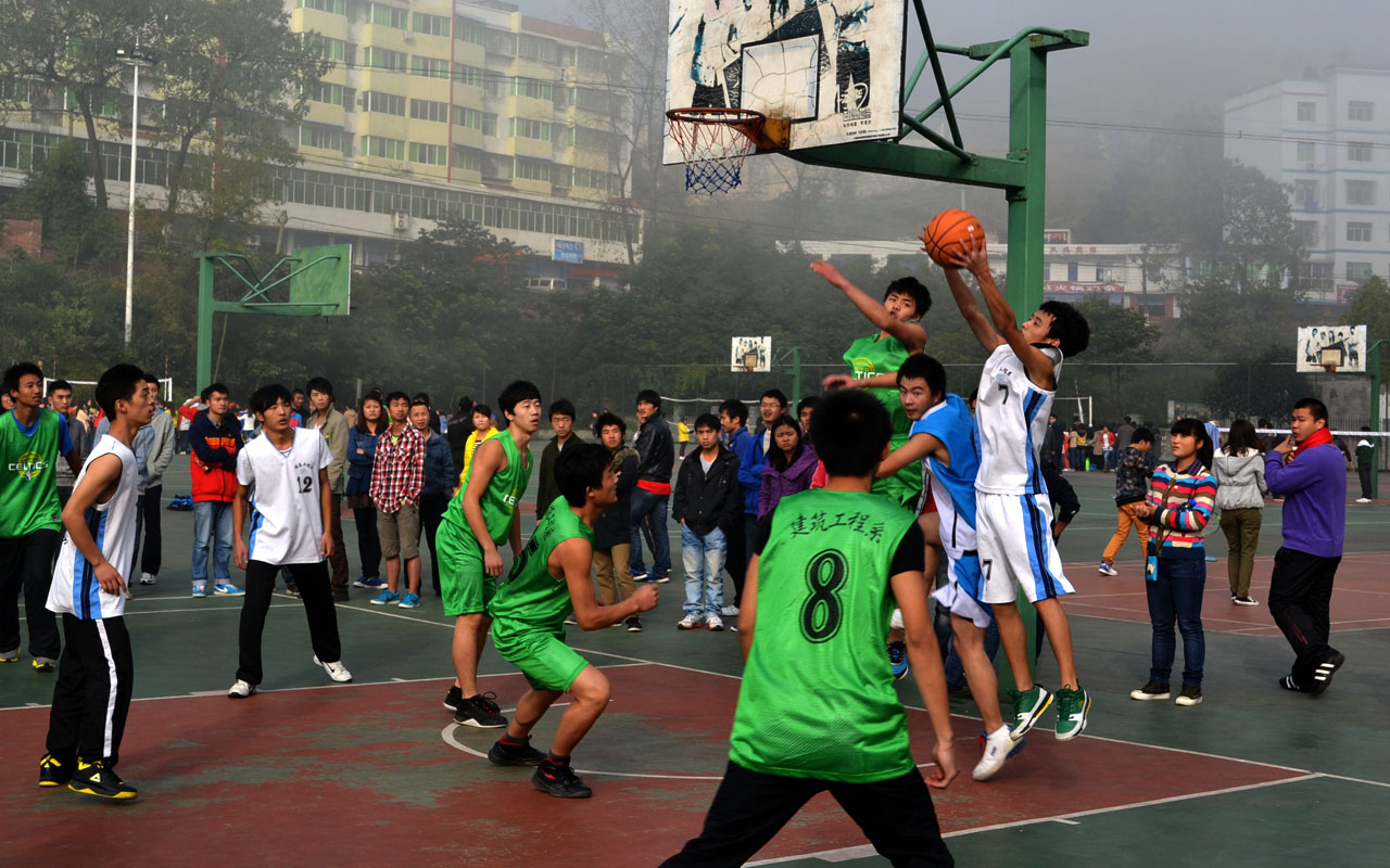 青春激情展风采 运动赛场显风流——学院2012年秋季球类运动会揭开序幕