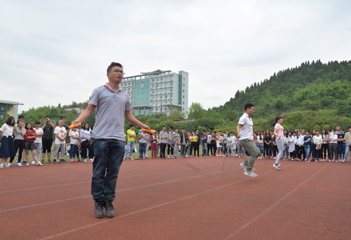 学院成功举办学生工作队伍2016年趣味运动会