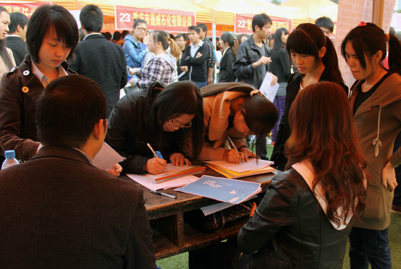 我院成功举办2012年秋季技能型人才招聘大会