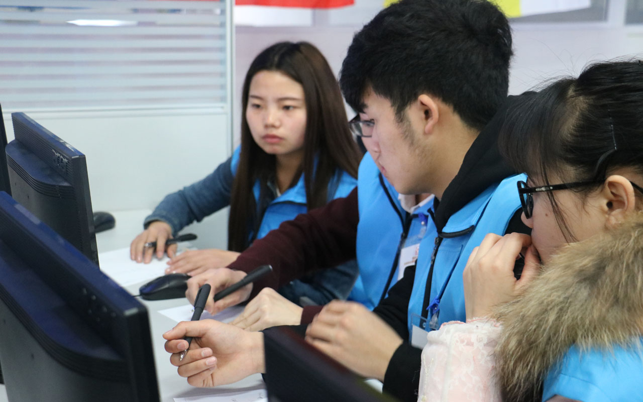 财经贸易系学生荣获重庆高职院校“市场营销技能”竞赛两个一等奖