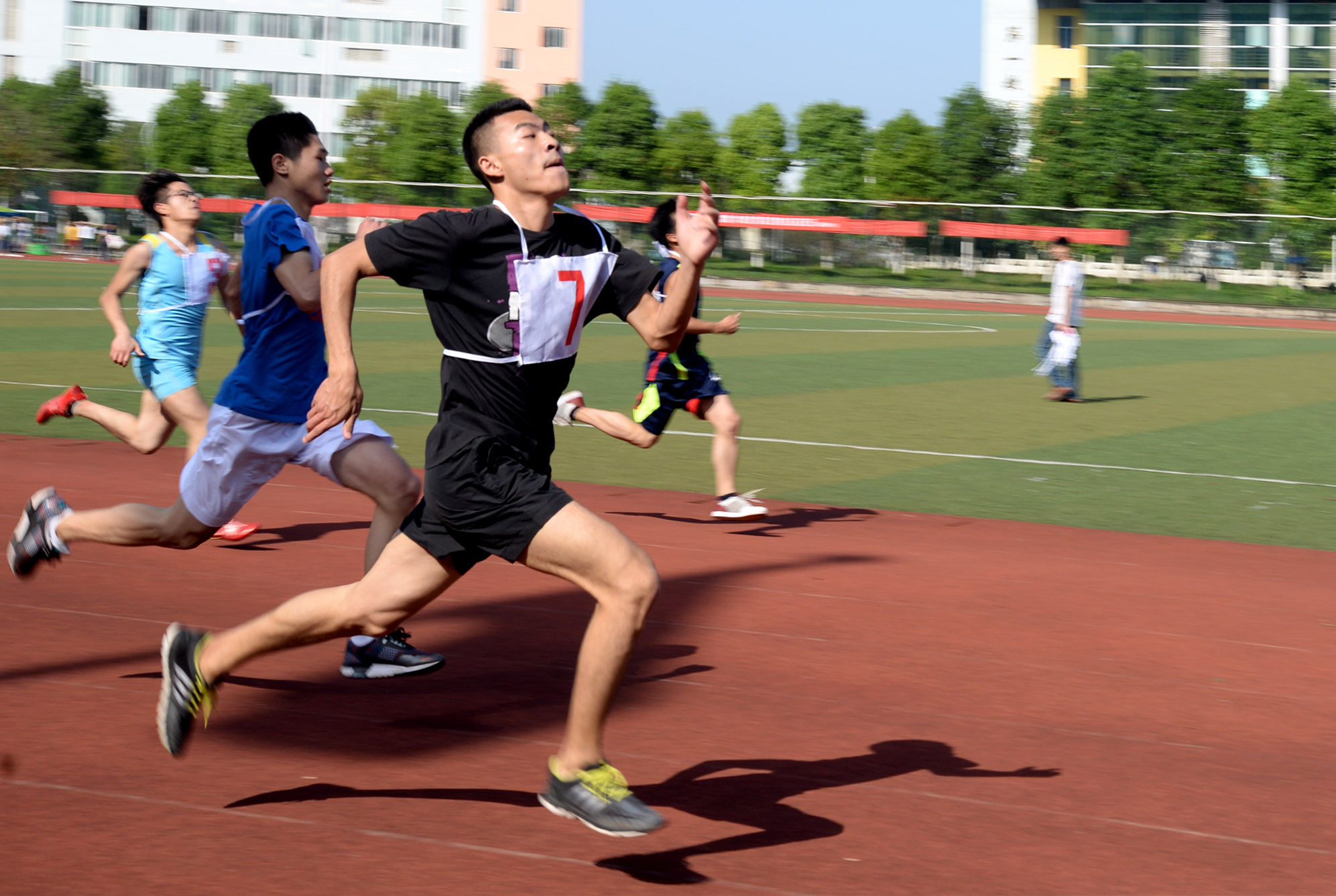 学院第六届田径运动会胜利闭幕